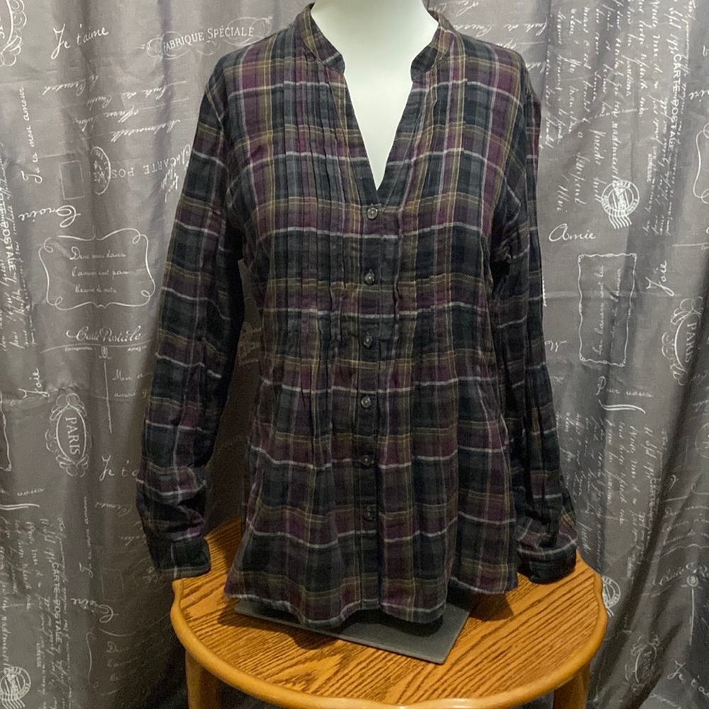 Wms L converse long sleeve button up shirt.